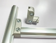 Zilverkleurige aluminium buisconnector die een vast ADC12 flexibel ellebooggewricht ondersteunt